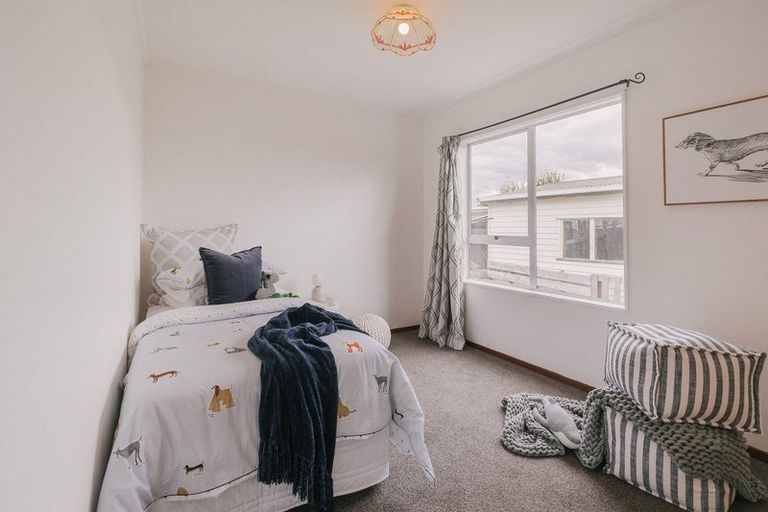 Photo of property in 1 Willowstream Grove, Cloverlea, Palmerston North, 4412