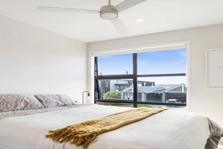Photo of property in 35 Treloar Crescent, Hobsonville, Auckland, 0616