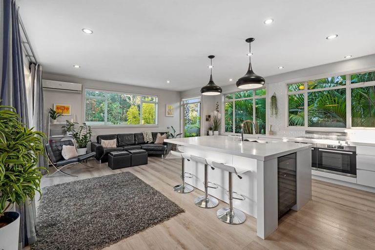 Photo of property in 3/309 Beach Road, Campbells Bay, Auckland, 0630