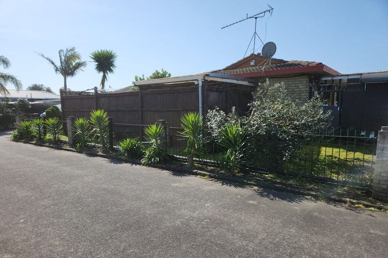 Photo of property in 32 Trimdon Street, Randwick Park, Auckland, 2105