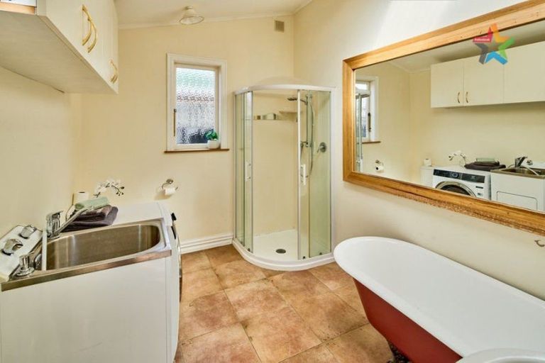 Photo of property in 30 Whites Line West, Woburn, Lower Hutt, 5010