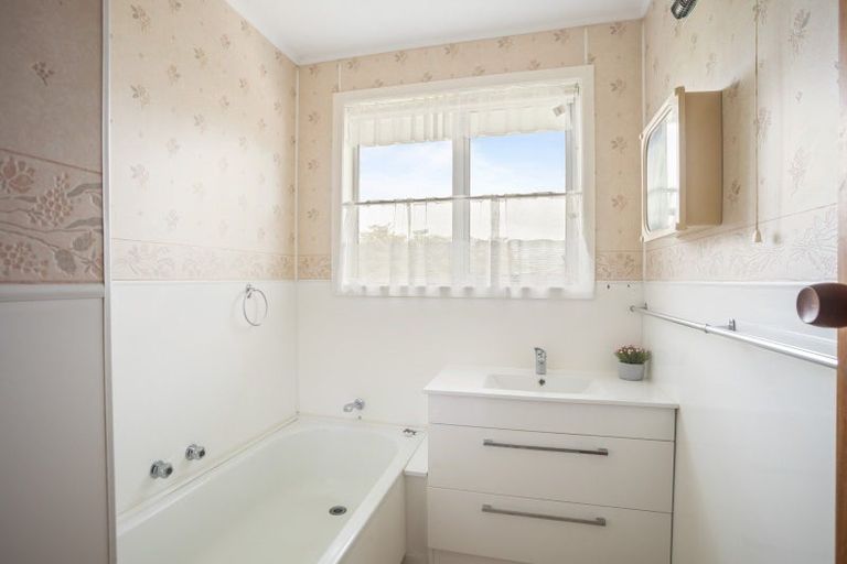 Photo of property in 13 Julian Place, Westown, New Plymouth, 4310