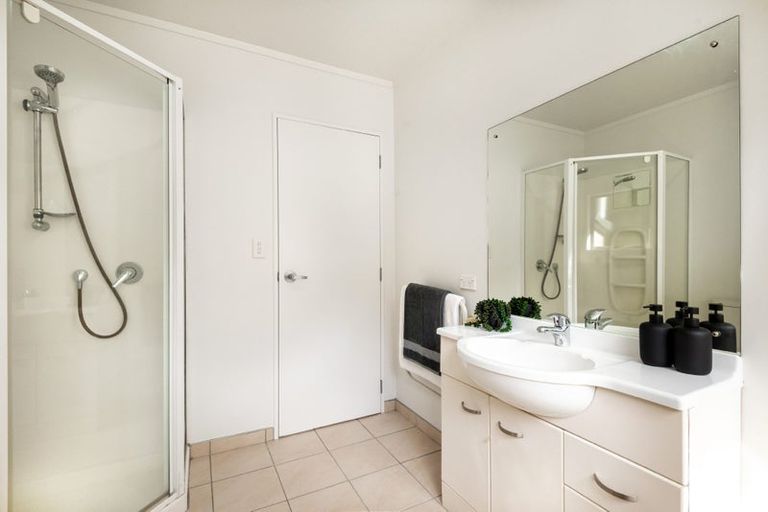 Photo of property in 1/122 Manuka Road, Bayview, Auckland, 0629