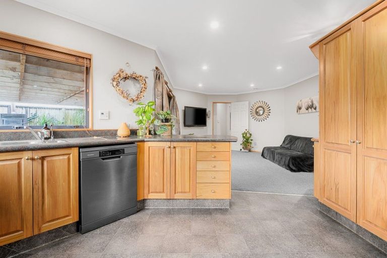 Photo of property in 39 Greenfield Drive, Western Heights, Hamilton, 3200