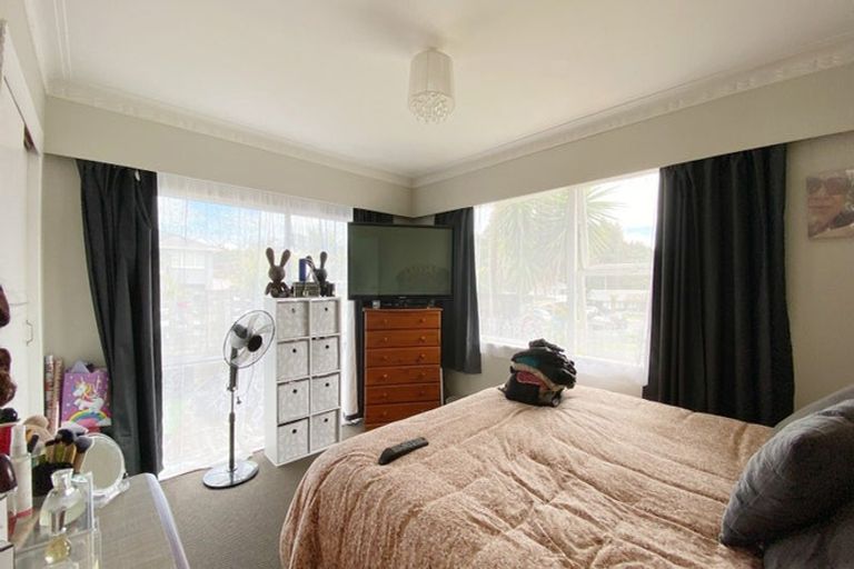 Photo of property in 1 Iorangi Place, Hillpark, Auckland, 2102
