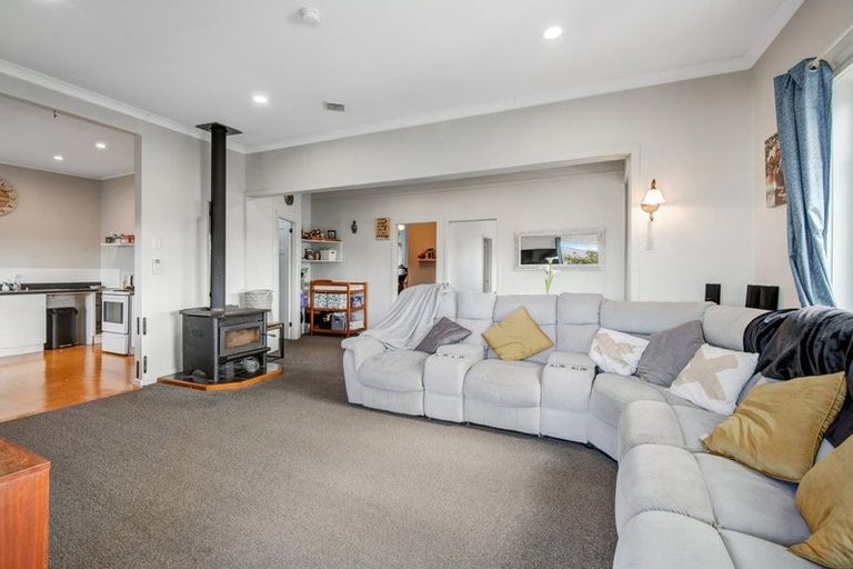 Photo of property in 51a Parakai Avenue, Parakai, 0830