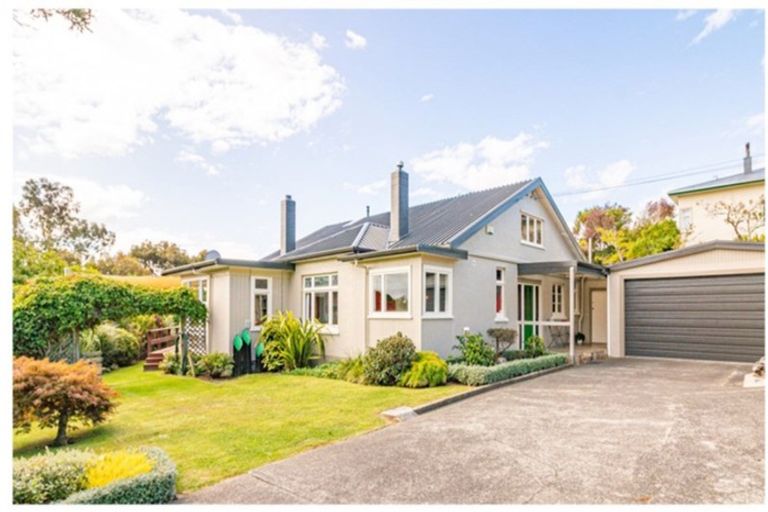 Photo of property in 31 Mount View Road, Bastia Hill, Whanganui, 4500