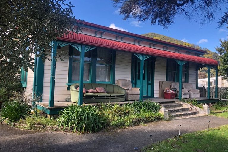 Photo of property in 24 Devon Street, Picton, 7220