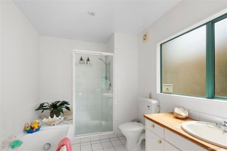 Photo of property in 2/38 Gulf View Road, Murrays Bay, Auckland, 0630