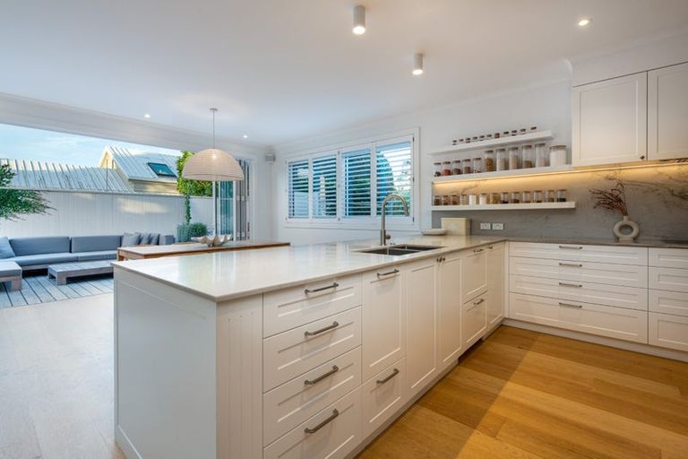 Photo of property in 1/30 Ocean View Road, Milford, Auckland, 0620