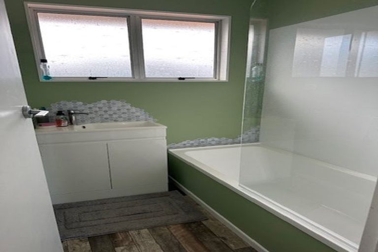 Photo of property in 5 Sharda Grove, Paraparaumu Beach, Paraparaumu, 5032