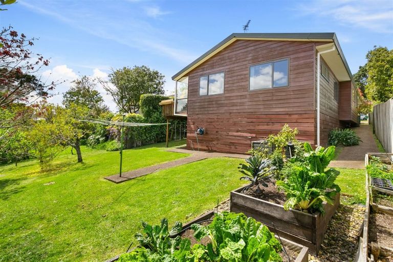 Photo of property in 4150a Great North Road, Glendene, Auckland, 0602