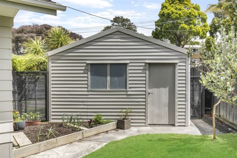 Photo of property in 22 Spargo Road, Massey, Auckland, 0614