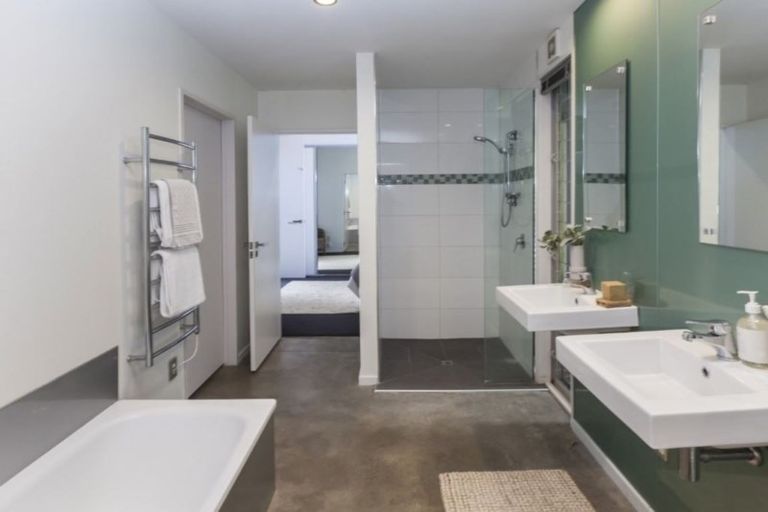 Photo of property in 6 Ombersley Terrace, Opawa, Christchurch, 8023