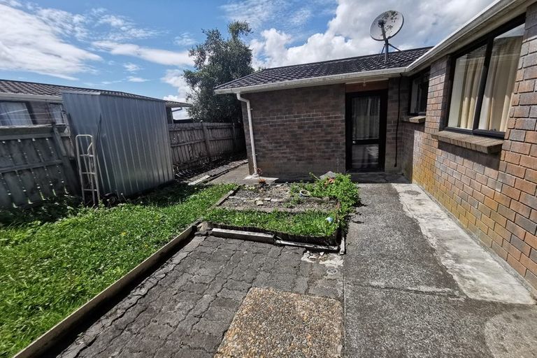 Photo of property in 108e Colwill Road, Massey, Auckland, 0614