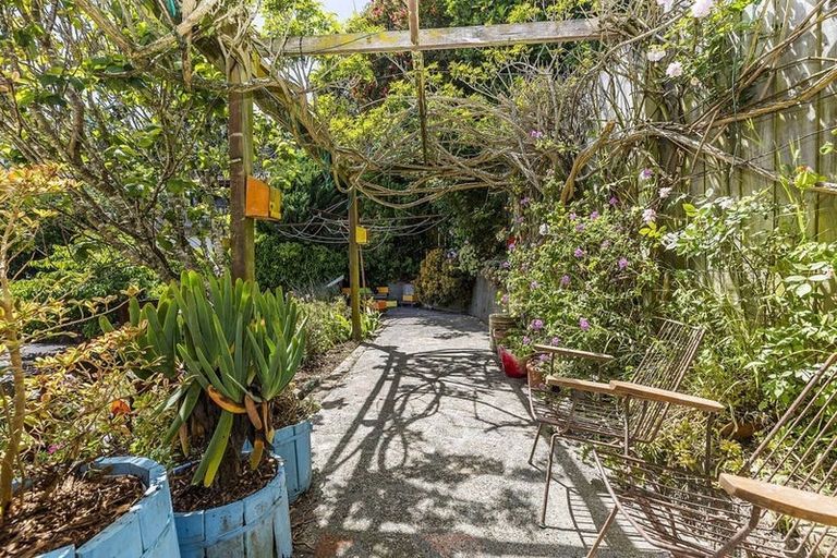 Photo of property in 103 Melbourne Road, Island Bay, Wellington, 6023