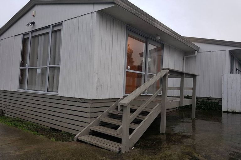 Photo of property in 2/12 Barneys Farm Road, Clendon Park, Auckland, 2103