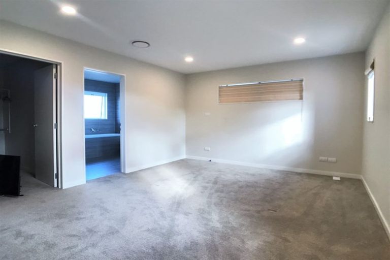 Photo of property in 103 Medallion Drive, Oteha, Auckland, 0632