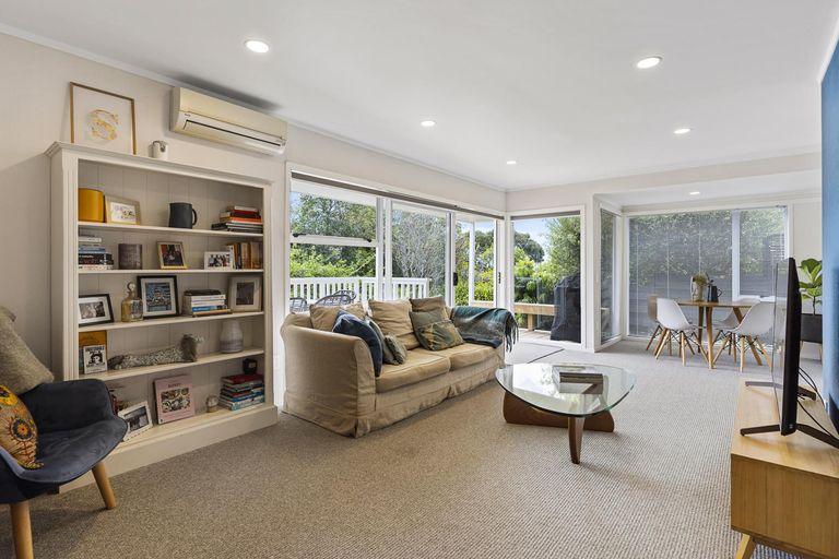 Photo of property in 2/16 Castleton Drive, Howick, Auckland, 2014