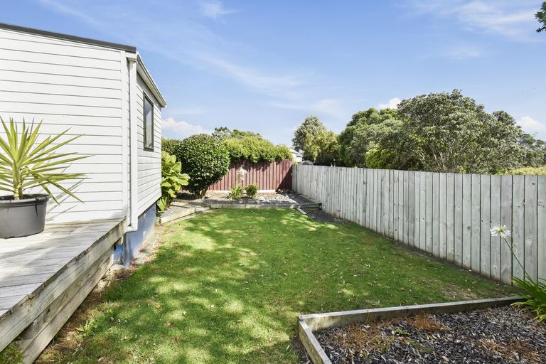 Photo of property in 12 Seaward Place, Wattle Downs, Auckland, 2103
