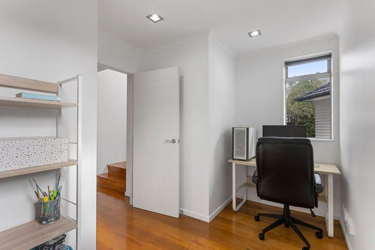 Photo of property in 2 Exmouth Road, Northcote, Auckland, 0627