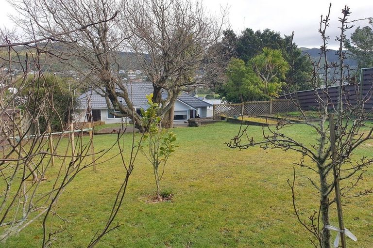 Photo of property in 71 Taylor Terrace, Tawa, Wellington, 5028