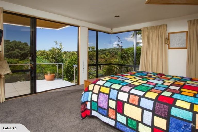 Photo of property in 2/19 Churchill Road, Murrays Bay, Auckland, 0630