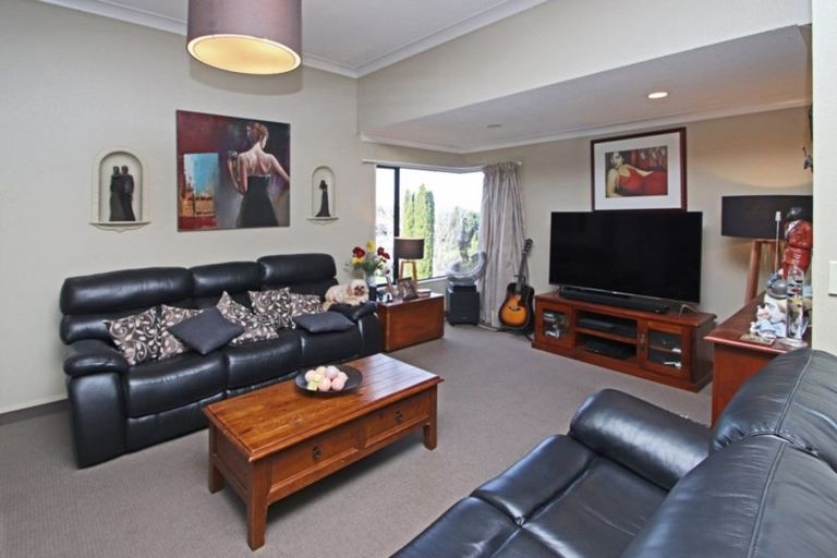 Photo of property in 26 Cumberland Rise, Taradale, Napier, 4112