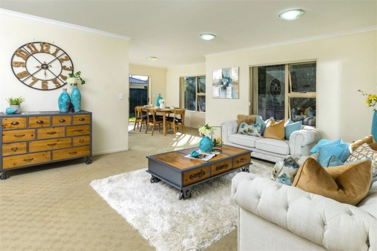 Photo of property in 1 Burton's Drive, Swanson, Auckland, 0614