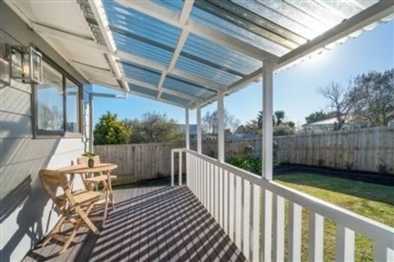 Photo of property in 1/18 Glenfield Road, Birkenhead, Auckland, 0626