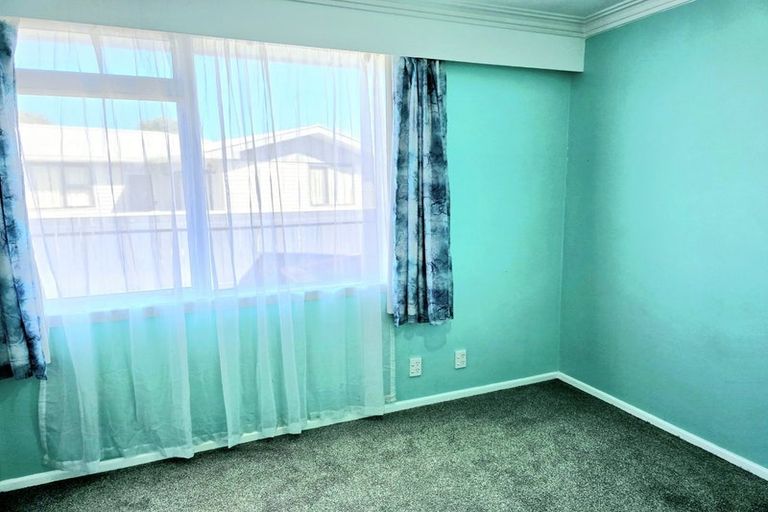 Photo of property in 5 Holyoake Crescent, Avalon, Lower Hutt, 5011