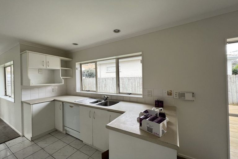 Photo of property in 55 Palmcrest Grove, Highland Park, Auckland, 2010