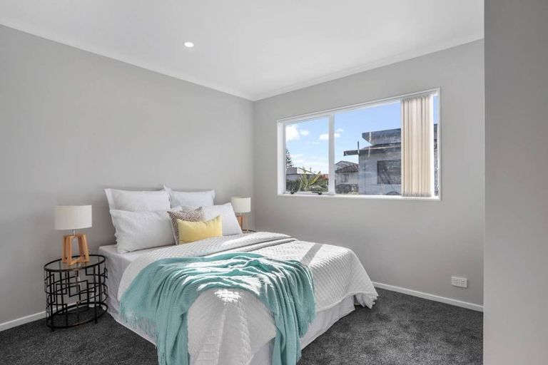 Photo of property in 20a Karamu Street, Te Atatu Peninsula, Auckland, 0610