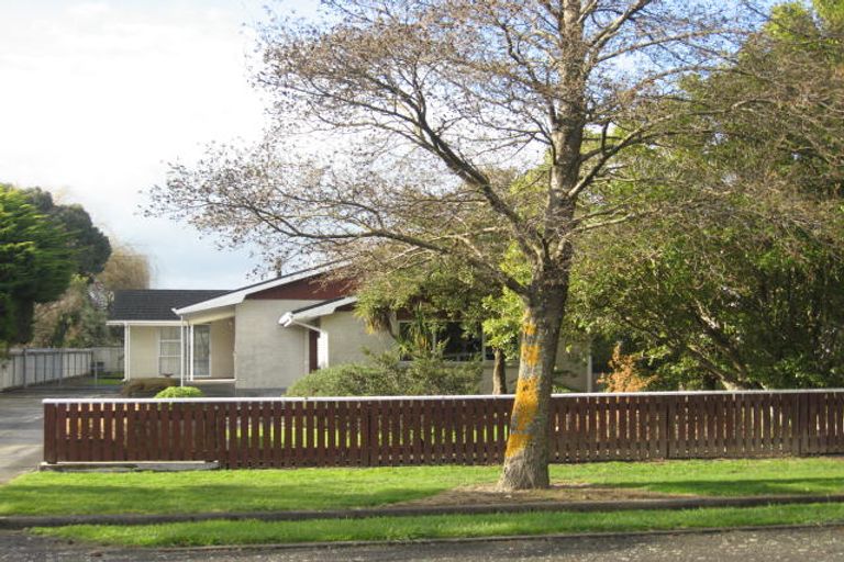 Photo of property in 80 Victoria Street, Carterton, 5713