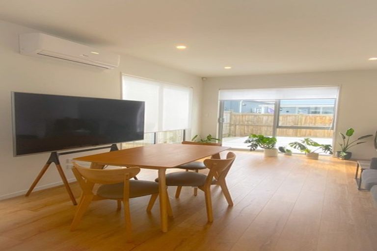 Photo of property in 102 Bellbird Street, Papakura, 2110