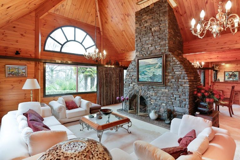 Photo of property in 20 Tupara Crescent, Kawaha Point, Rotorua, 3010