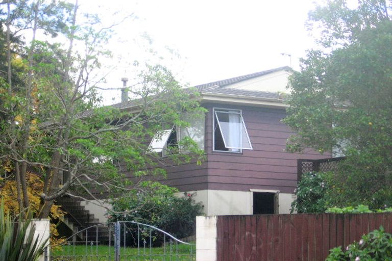 Photo of property in 6 Rehia Road, Massey, Auckland, 0614