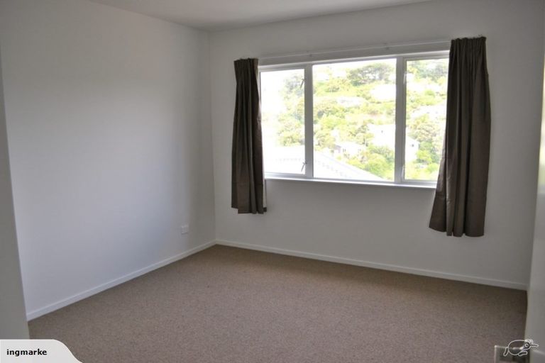 Photo of property in 8 Kopiko Way, Brooklyn, Wellington, 6021