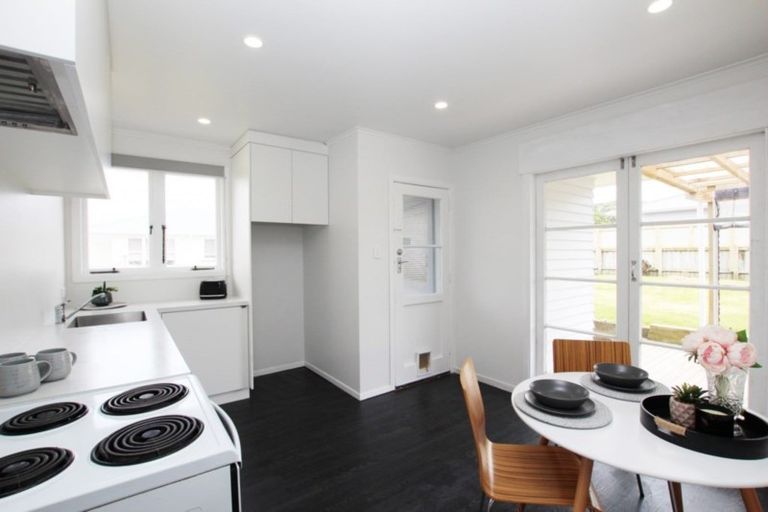 Photo of property in 105 Domett Street, Waitara, 4320