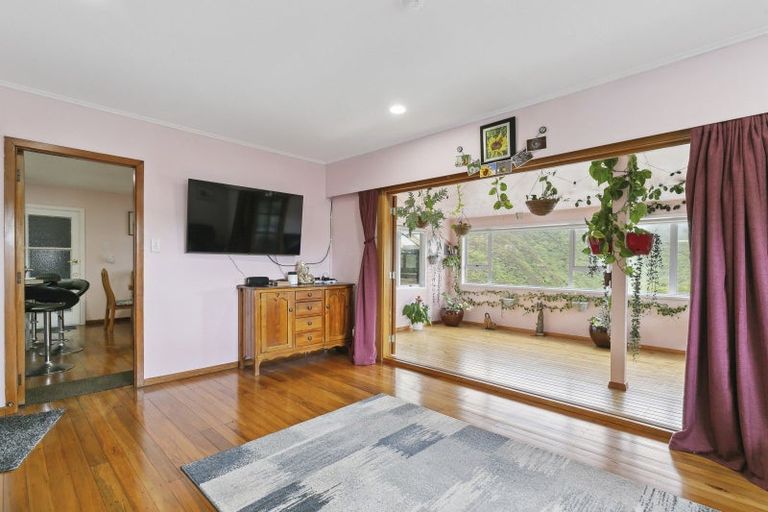 Photo of property in 12 Camrose Grove, Kingston, Wellington, 6021