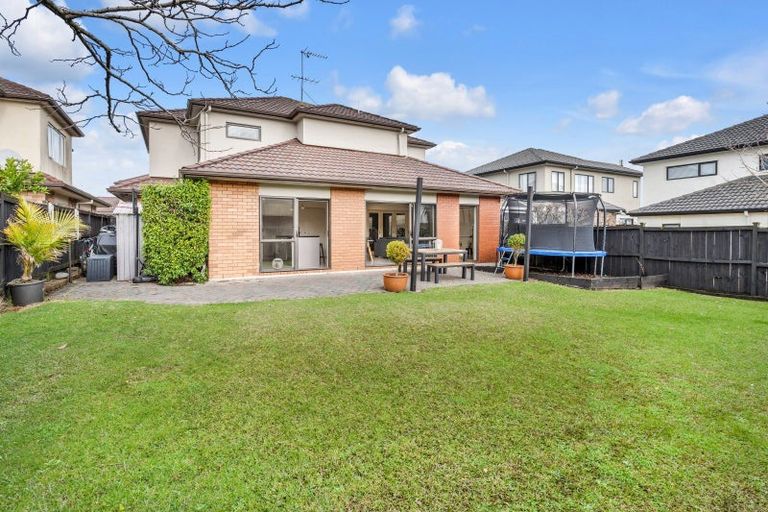 Photo of property in 4 Bridgefield Crescent, Flat Bush, Auckland, 2016