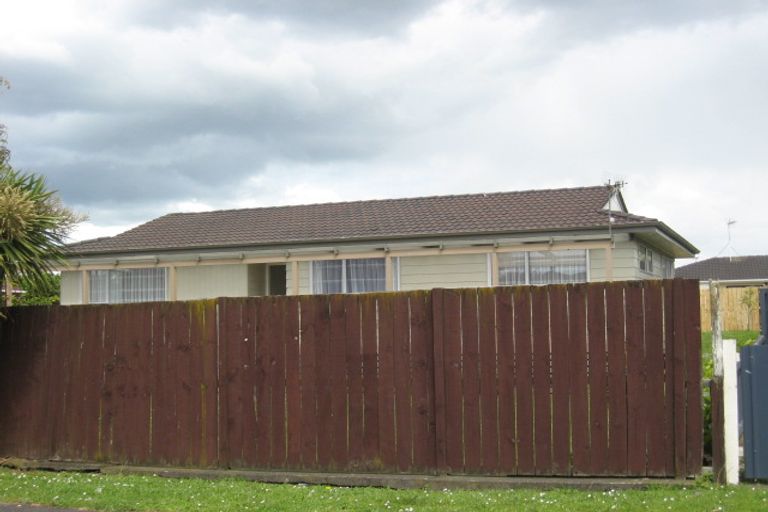 Photo of property in 16 Benton Place, Manurewa, Auckland, 2102
