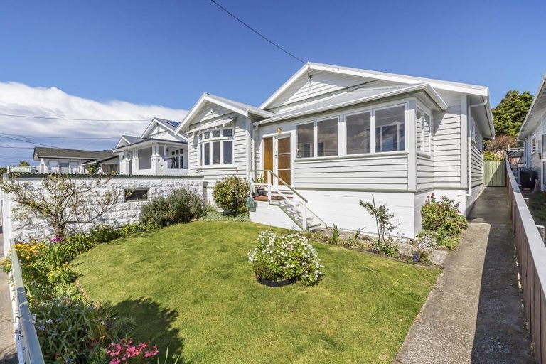 Photo of property in 33 Palm Avenue, Lyall Bay, Wellington, 6022