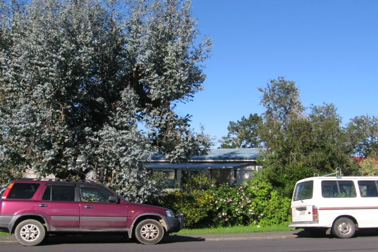 Photo of property in 10 Withers Road, Glen Eden, Auckland, 0602