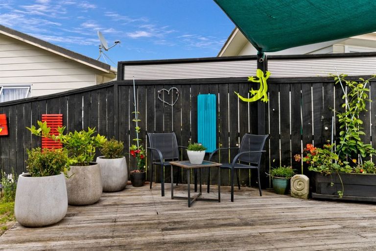 Photo of property in 7 Blythe Place, Glendene, Auckland, 0602