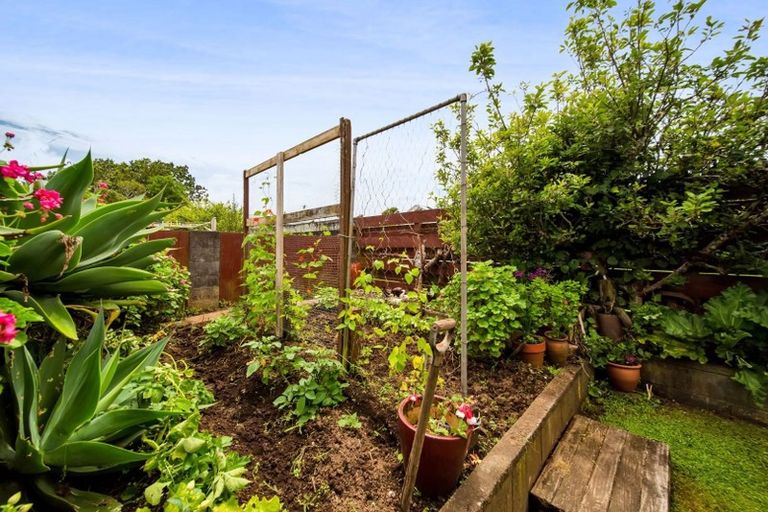 Photo of property in 13b Turehu Street, Merrilands, New Plymouth, 4312