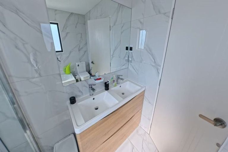 Photo of property in 11 Pihoihoi Place, Hobsonville, Auckland, 0616