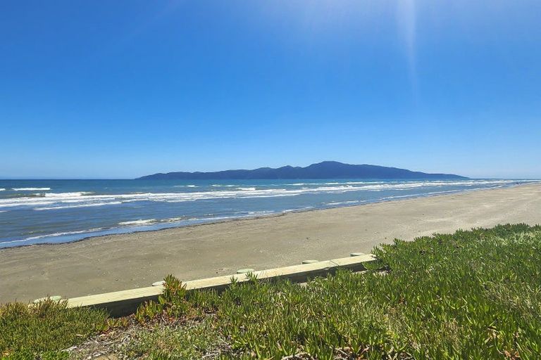 Photo of property in 12 Arawa Street, Raumati Beach, Paraparaumu, 5032