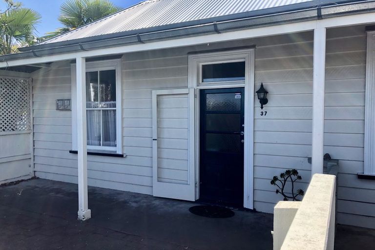 Photo of property in 37 Napier Terrace, Hospital Hill, Napier, 4110
