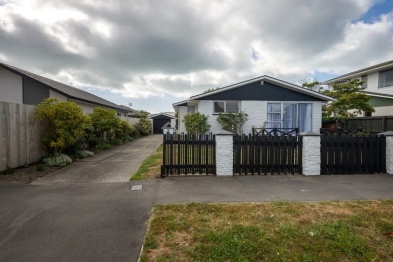 Photo of property in 4 Lamorna Road, Parklands, Christchurch, 8083